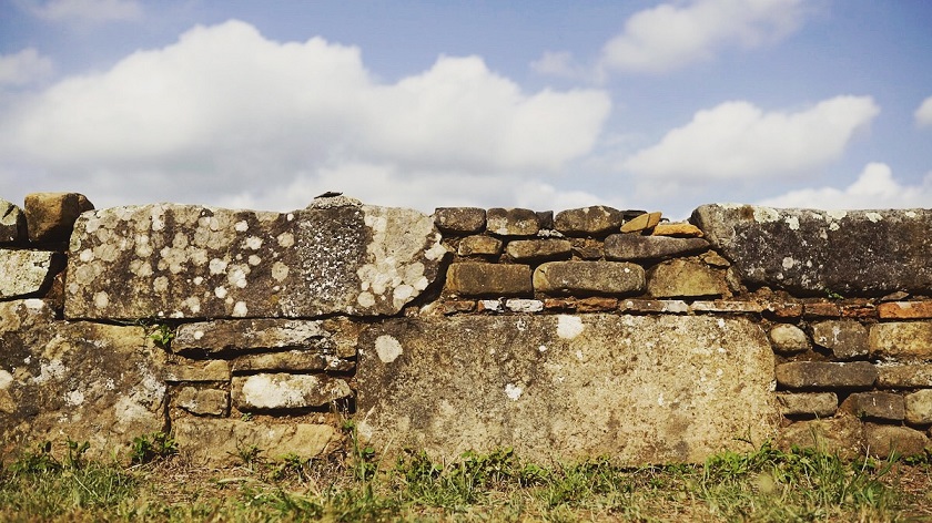 Caselle in Pittari, dettaglio della Casa con tecnica a scacchiera